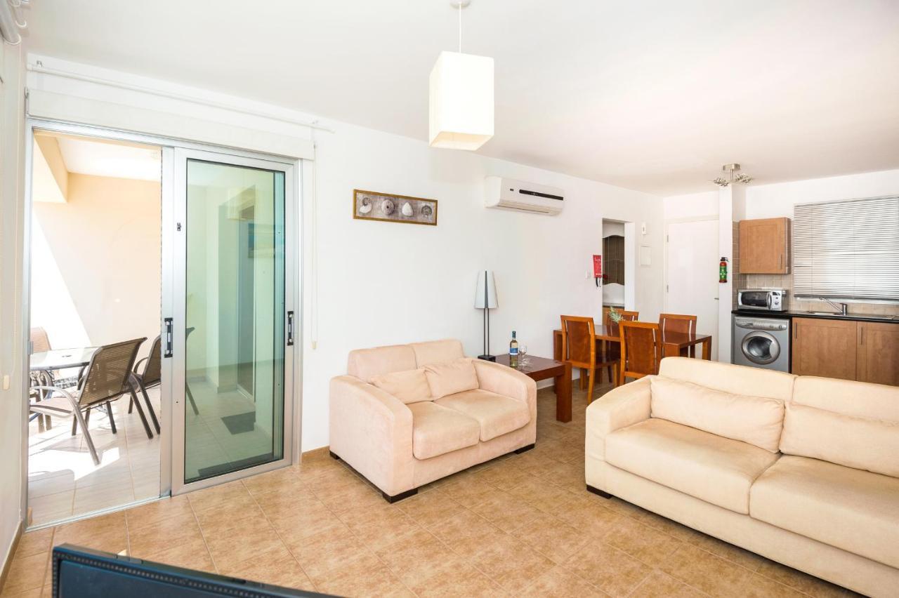 Seabreeze Apartment 200M Away From The Sea Paralímni Eksteriør bilde