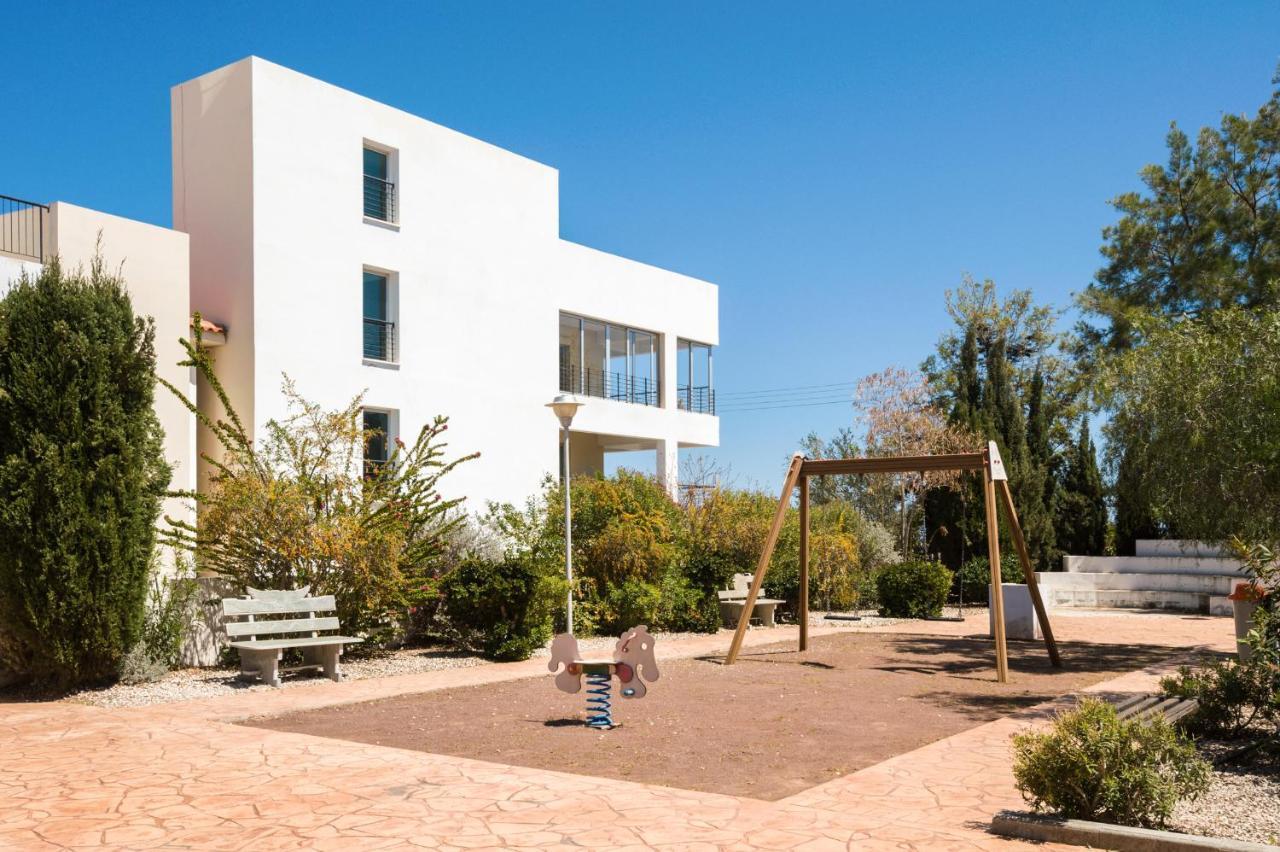 Seabreeze Apartment 200M Away From The Sea Paralímni Eksteriør bilde