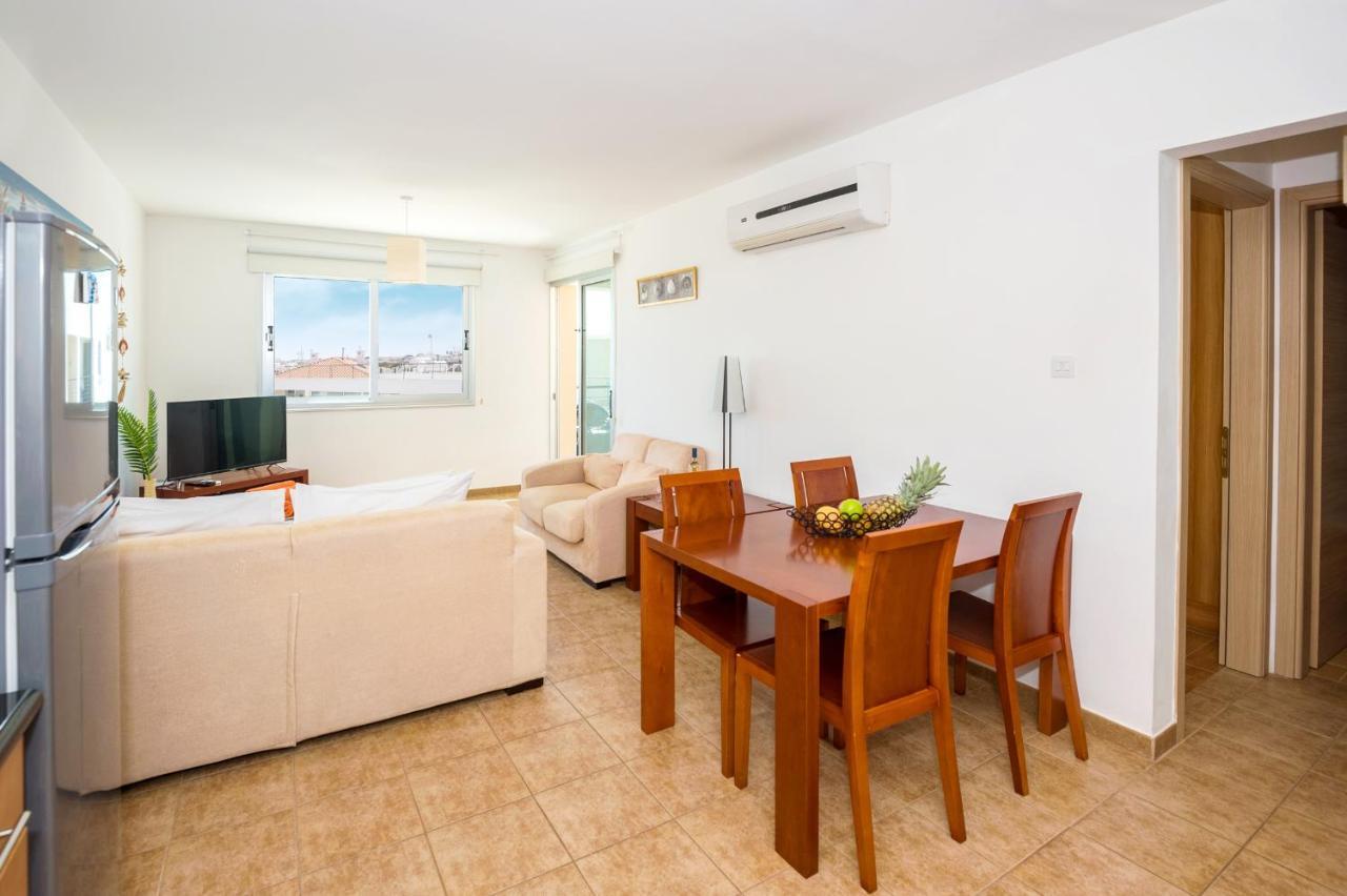 Seabreeze Apartment 200M Away From The Sea Paralímni Eksteriør bilde