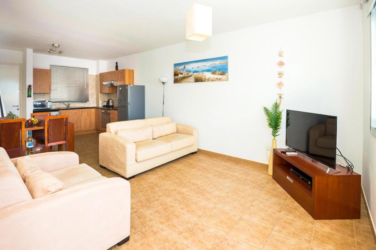 Seabreeze Apartment 200M Away From The Sea Paralímni Eksteriør bilde