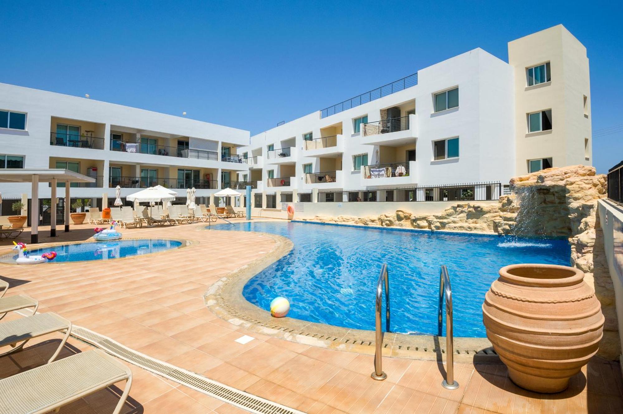 Seabreeze Apartment 200M Away From The Sea Paralímni Eksteriør bilde