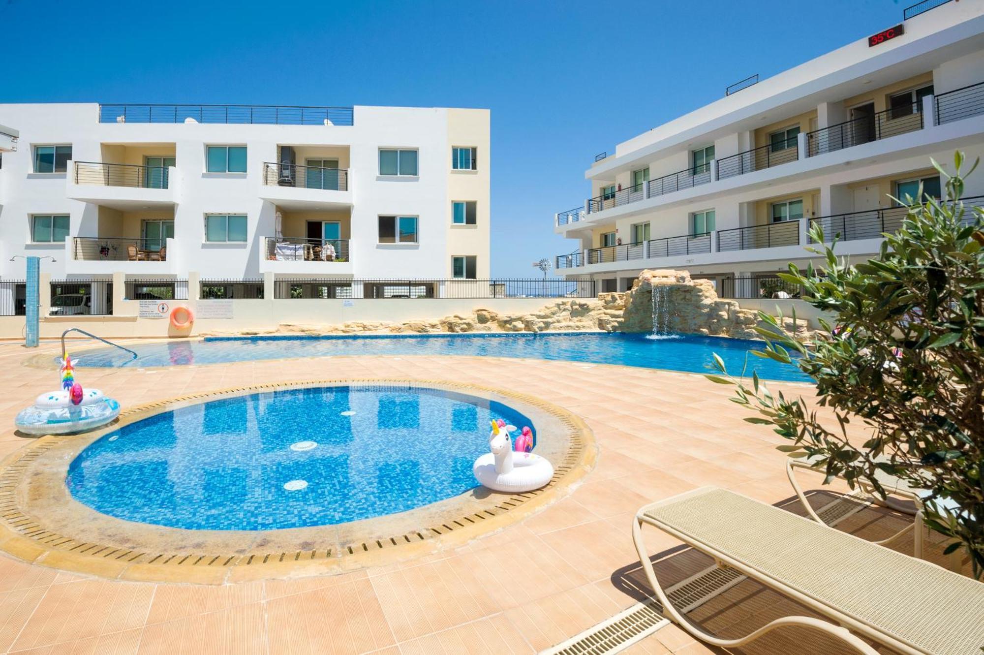 Seabreeze Apartment 200M Away From The Sea Paralímni Eksteriør bilde