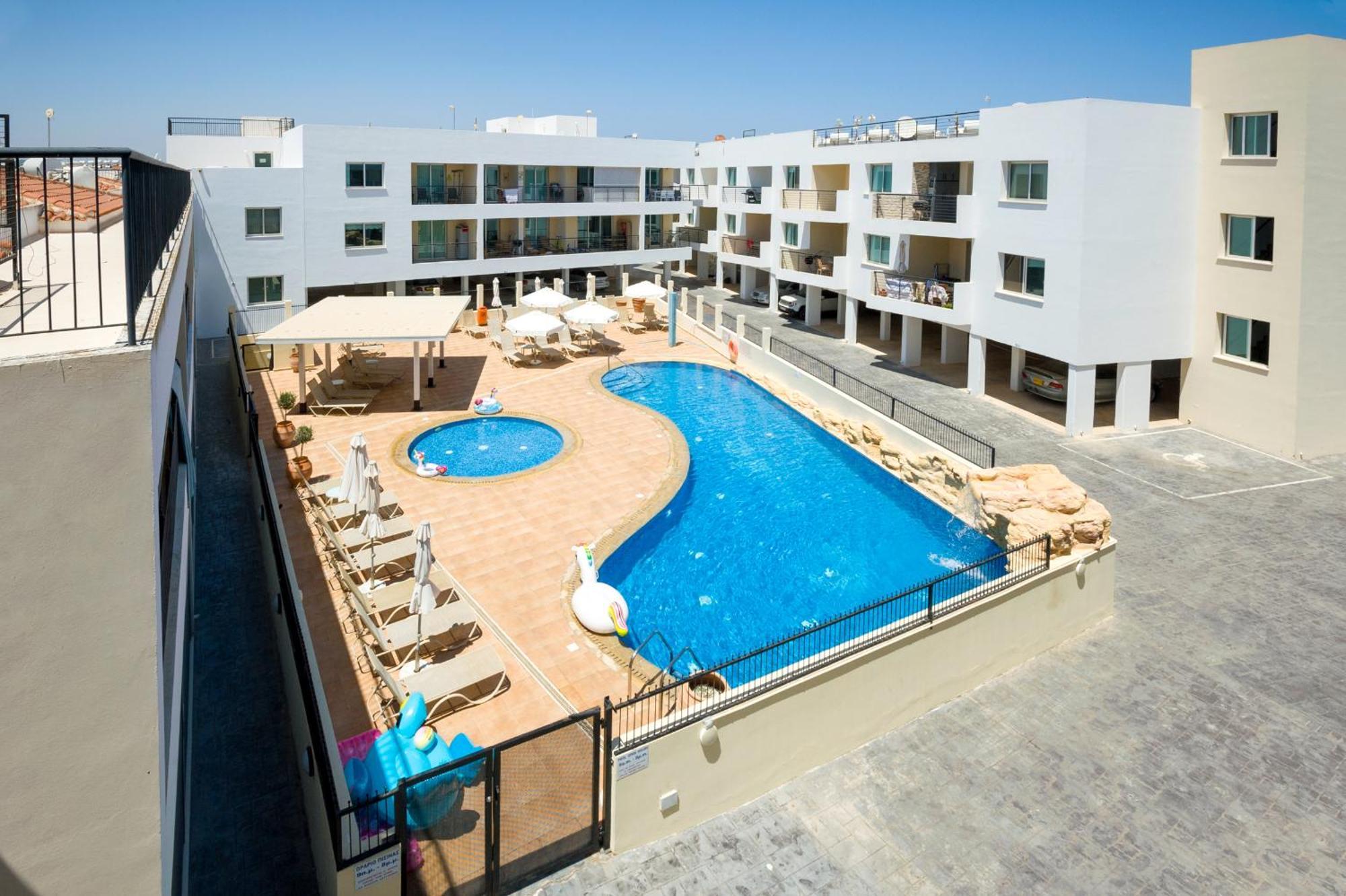 Seabreeze Apartment 200M Away From The Sea Paralímni Eksteriør bilde