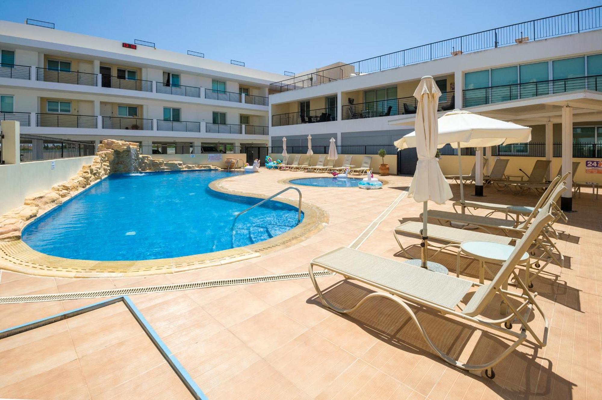 Seabreeze Apartment 200M Away From The Sea Paralímni Eksteriør bilde